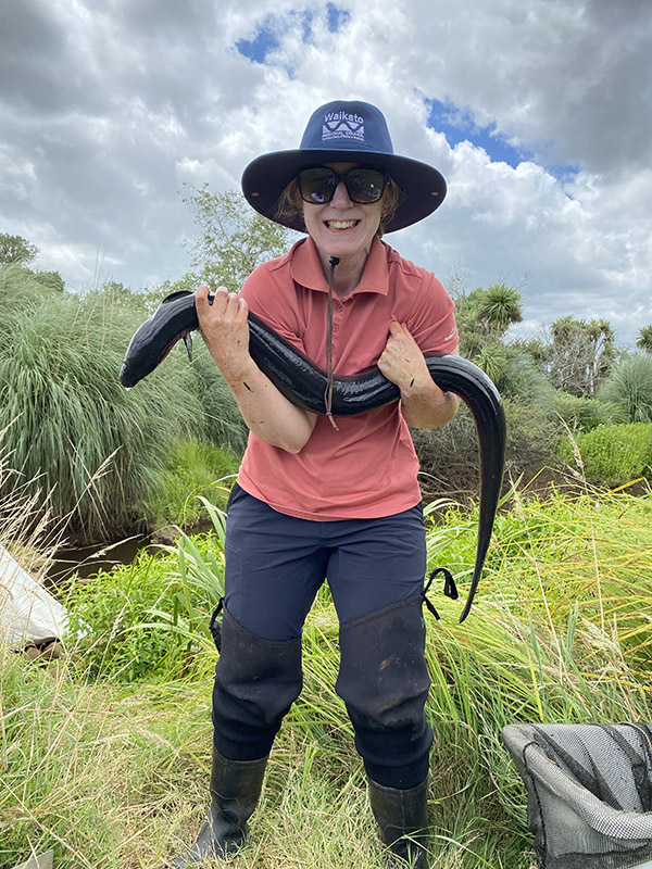 Image - Michelle White and longfin eel