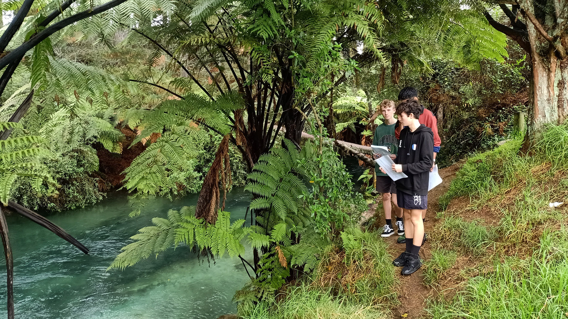 Photo of Morrinsville college students at the Blue Springs (Waihou River)